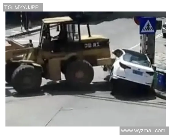 Junjia车技失误擦肩而过Zeka被控原地遭到击杀引发热议