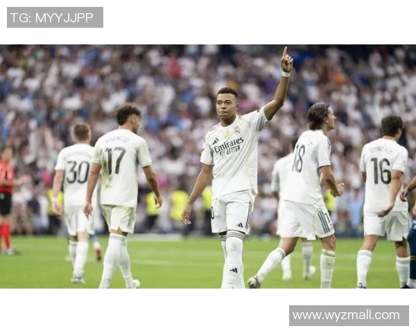 姆巴佩：于帕在本赛季属于世界最佳后卫，受到关注是很正常的